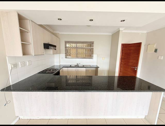 2 BEDROOM APARTMENT TO LET IN UMHLANGA RIDGE